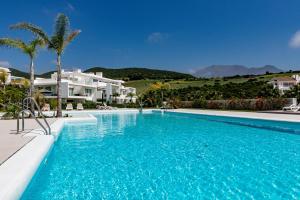 Πισίνα στο ή κοντά στο Alcazaba Lagoon Apartment with Private Beach, Pools, Gym, Sauna, Hot Tub & Fully Equipped Kitchen