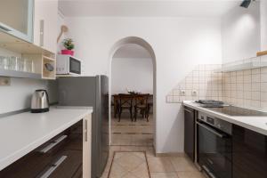 Gallery image of Stone Lady Holiday home with pool&hot tub,sauna,bbq,garden in Rasopasno