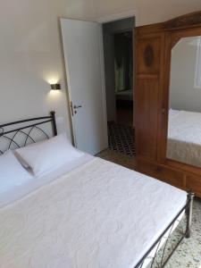 A bed or beds in a room at Mid century character house in Argostoli