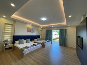 FIG Sunset View Resort客房内的一张或多张床位