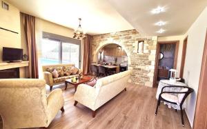 A television and/or entertainment centre at Traounou Serenity Villa