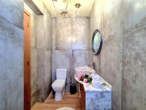 A bathroom at Traounou Serenity Villa