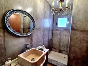 A bathroom at Traounou Serenity Villa