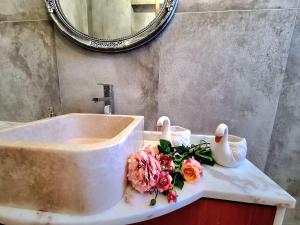 A bathroom at Traounou Serenity Villa