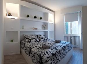 A bed or beds in a room at Bed&breakfast BBqueen Sandonato Policlinico
