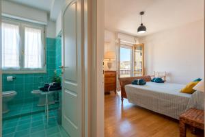 A bed or beds in a room at Maison Jolie