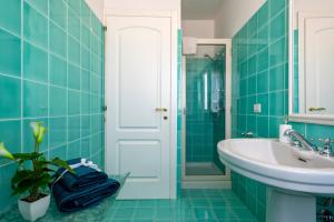 A bathroom at Maison Jolie