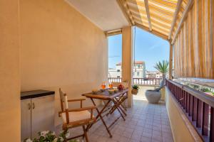 A balcony or terrace at Maison Jolie