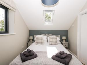 a bedroom with a bed with two towels on it at Little Lugg in Hereford