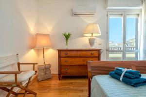 A bed or beds in a room at Maison Jolie