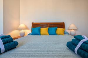 A bed or beds in a room at Maison Jolie