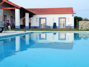 Piscina en o cerca de MONTE SOL'AR DO FAROL by Stay in Alentejo