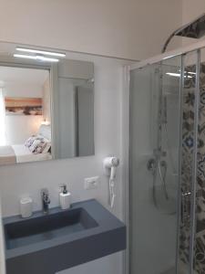 Ванна кімната в Viola di Mare Rooms and Parking