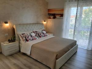 a bedroom with a large bed and a window at Viola di Mare Rooms and Parking in Termoli