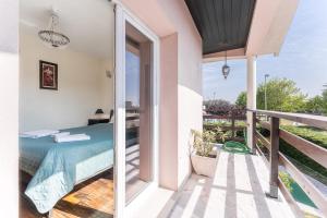 Μπαλκόνι ή βεράντα στο Guest H4U - Villa Garden & Pool
