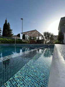 Πισίνα στο ή κοντά στο By Osibov Silverfish & Goldenfish