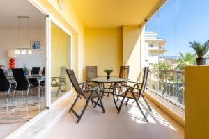 a balcony with a table and chairs and a view at Modern Apartment in Jardin Botanico in La Cala de Mijas