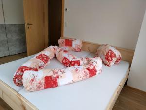 Postel nebo postele na pokoji v ubytování Apartment im Haus mit Herz