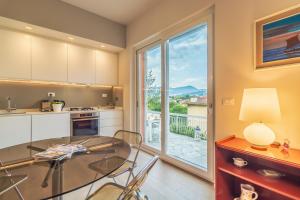 Kuchyň nebo kuchyňský kout v ubytování CASA BRIGITTE Comfort, Vista e Parcheggio