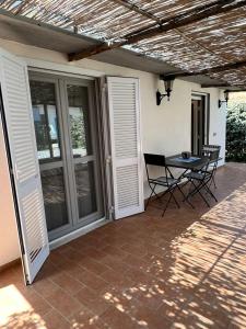 A balcony or terrace at La Casetta Blu