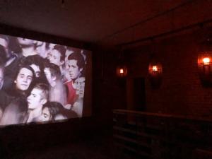 a large projection screen in a room with lights at Ferienwohnung in historischem 3-Seitenhof in Leipzig