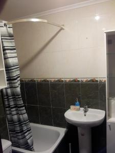 A bathroom at MONTE NARANCO-LOS VEGA PARKING e INTERNET GRATIS