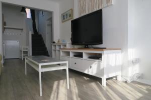 TV i/ili zabavni centar u objektu Seaside House Broadstairs by the Beach with Parking