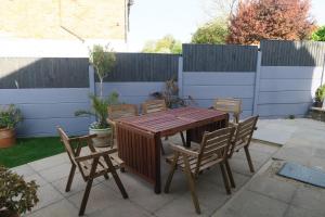 Pati o zona exterior de Seaside House Broadstairs by the Beach with Parking