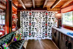 Φωτογραφία από το άλμπουμ του Converted Barn in Sebastopol with Private Patio! σε Sebastopol