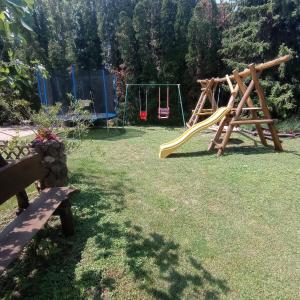 Kawasan permainan kanak-kanak di Rózsa Apartman