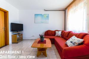 TV a/nebo společenská místnost v ubytování Beautiful Sea View Apartments - Niko Čeko