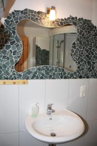 a bathroom with a sink and a mirror at Am Rübenkeller in Binzenbach
