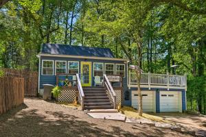 Gallery image of Adorable Beach Cottage with Hot Tub and Tropical Bar! in Chesapeake Beach
