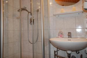 Ein Badezimmer in der Unterkunft Haus Mitterstang