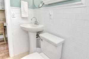 Gallery image of Bungalow Beach Place 1 in Clearwater Beach