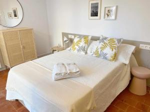 A bed or beds in a room at Casa Rural El Americano y disfruta de lo natural