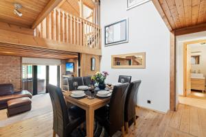 Gallery image of Brook Barn, Idyllic Brixham Retreat with Hot Tub & Parking in Brixham