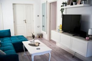 Televízia a/alebo spoločenská miestnosť v ubytovaní Peninsula divina