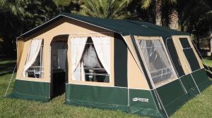 a green and tan tent in the grass at camping yaso-guara in Yaso