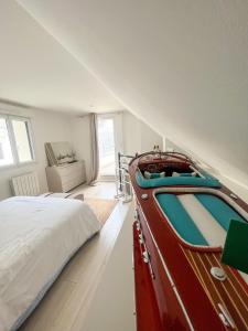 a bedroom with a bed and a boat in it at Maison Angers La Madeleine Rooftop in Angers