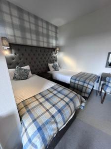 Postel nebo postele na pokoji v ubytování Fife Lodge Hotel