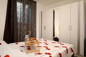 Krevet ili kreveti u jedinici u okviru objekta Apartment Oasis with free parking on premises