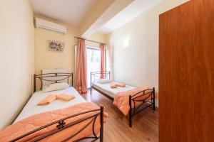 Posteľ alebo postele v izbe v ubytovaní Helen Corfu House