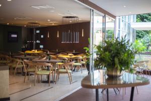 Restoran või mõni muu söögikoht majutusasutuses Hotel Estelar Blue