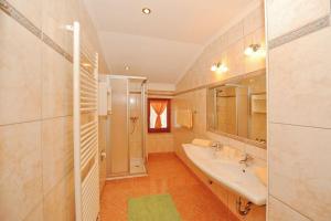 Kúpeľňa v ubytovaní Appartements Zwölferkogelblick