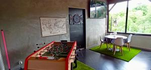 a game room with a table with wine bottles at Résidence LE11B in Uzerche