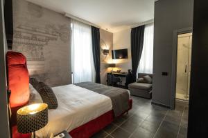 a hotel room with a bed and a desk at Relais Manzoni in Rome