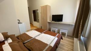 Postel nebo postele na pokoji v ubytování Korall Apartman