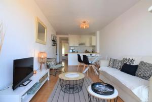 Kuchyň nebo kuchyňský kout v ubytování 394-Duplex moderno cerca playa y en pleno centro