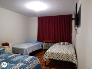 Postel nebo postele na pokoji v ubytování Hostal Kmr